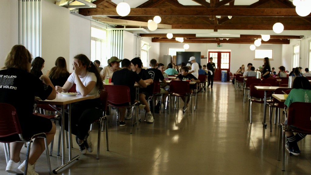 jezicki_kamp_švajcarska_trpezarija